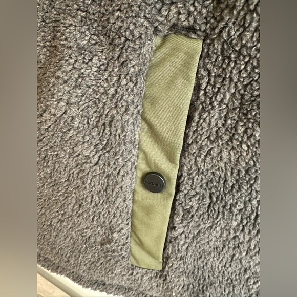 Carhartt Women’s Montana Puffer Vest Insulated - Reversible - Picture 6 of 7